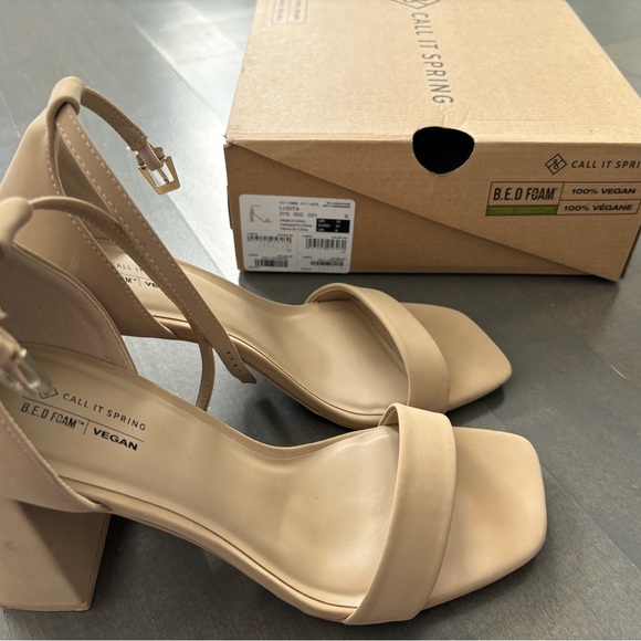 Spring women’s size 10 beigh heels. Worn once - Picture 2 of 4